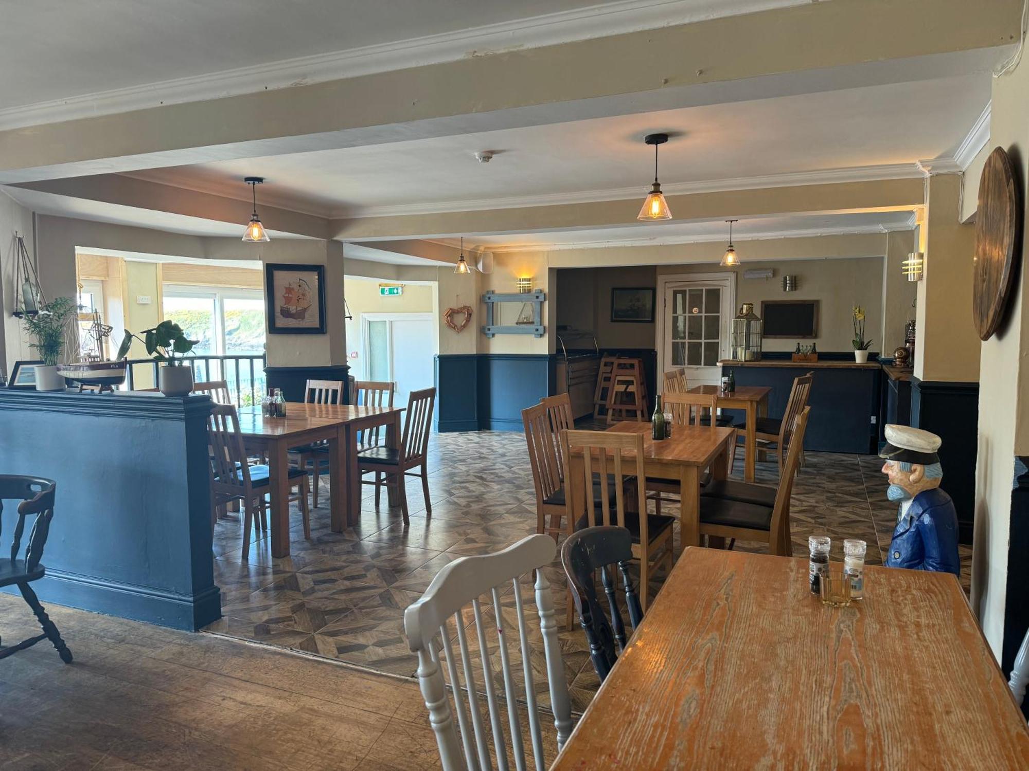 ホテル The Harbour Bar & Bistro クマイス・ベイ エクステリア 写真